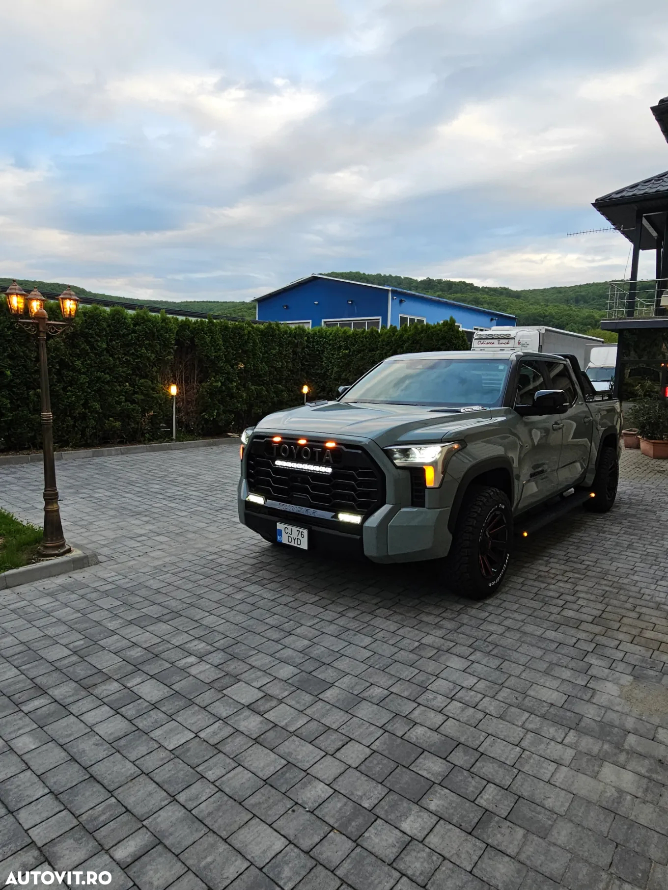 Toyota Tundra - 2