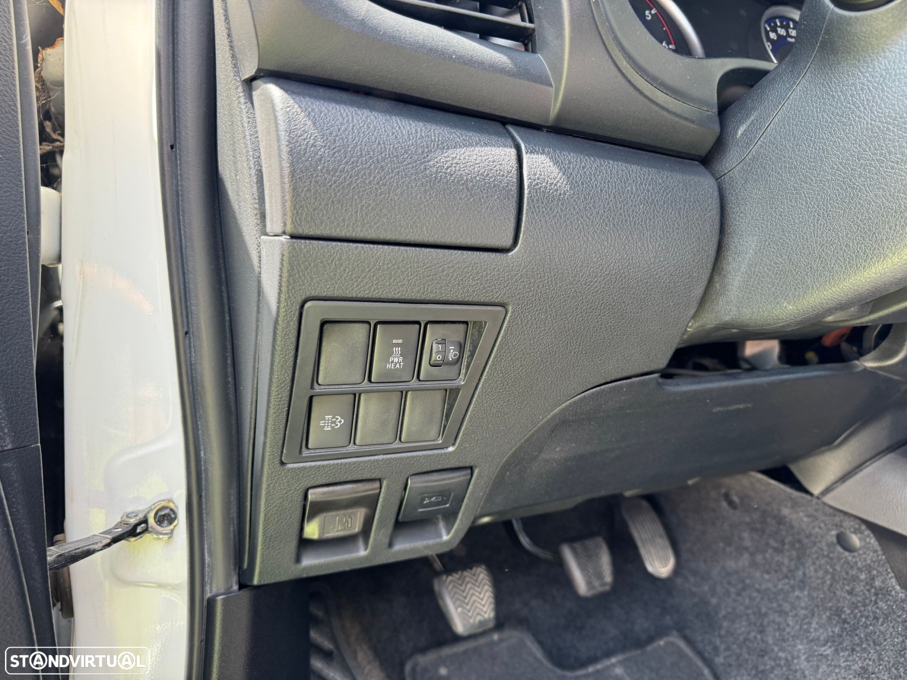 Toyota Hilux 2.4 D-4D 4WD CD CM - 23