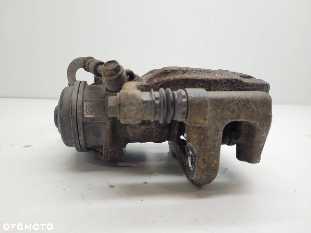 ZACISK HAMULCOWY TYŁ TYLNY PRAWY JARZMO NISSAN X-TRAIL III T32 2.0 DCI - 6