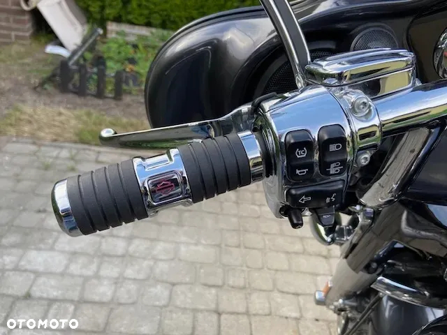 Harley-Davidson Touring Street Glide - 30