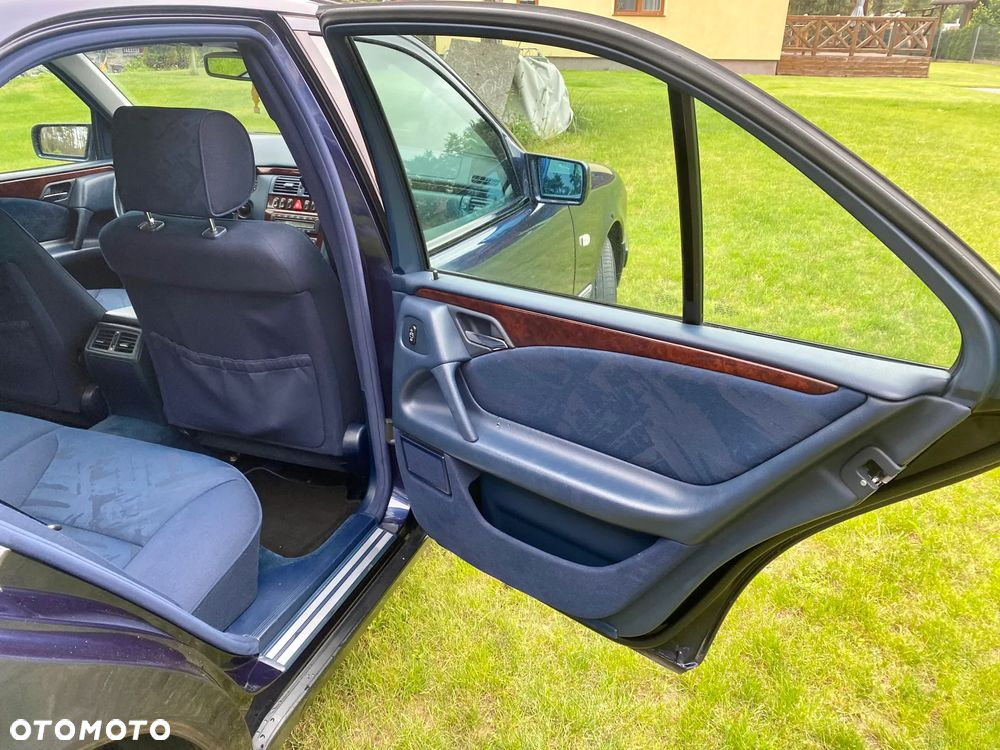 Mercedes-Benz Klasa E 320 Elegance - 9