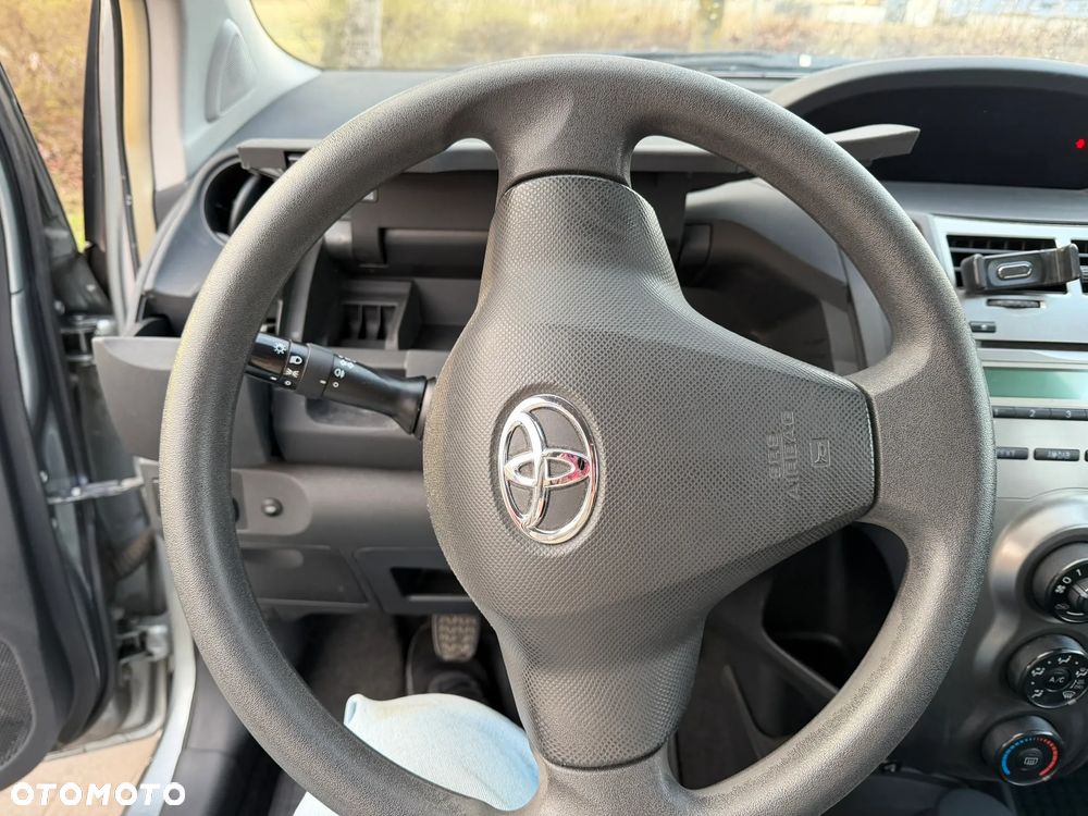 Toyota Yaris 1.0 Luna EU5 - 16