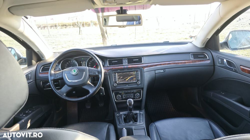 Skoda Superb Combi 2.0 TDI PD Elegance - 6