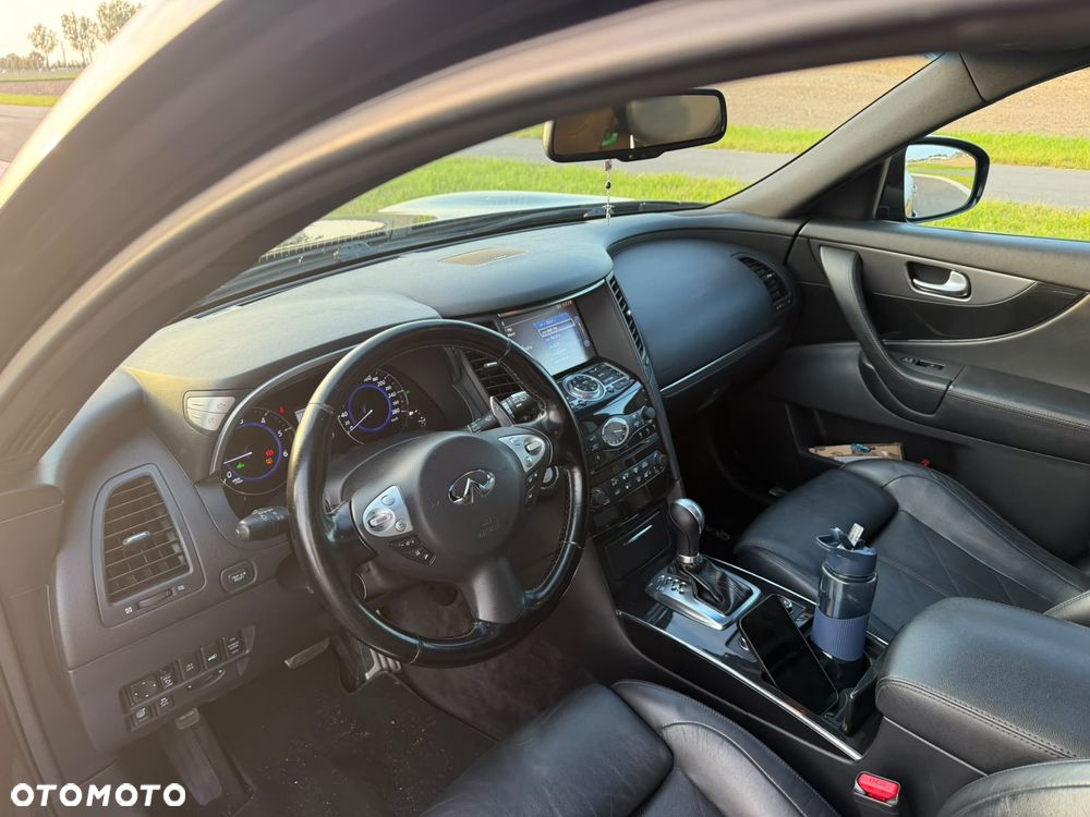 Infiniti QX70 - 14