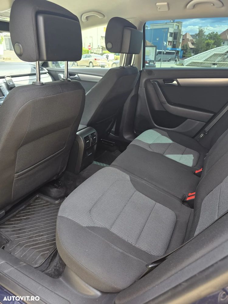 Volkswagen Passat 2.0 TDI BlueMotion Technology DSG Highline - 9