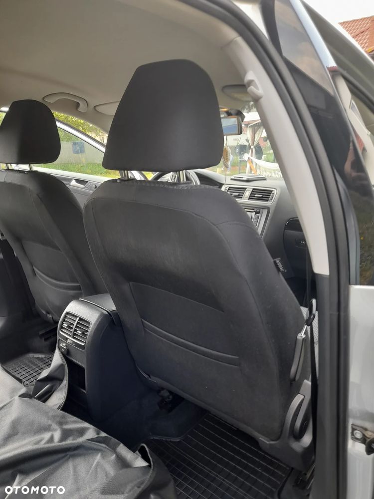 Volkswagen Jetta 1.6 TDI Blue Motion Technology Comfortline - 11