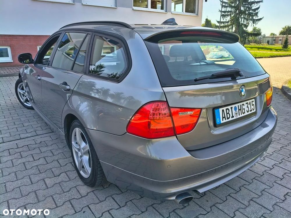 BMW Seria 3 320d DPF Edition Sport - 13