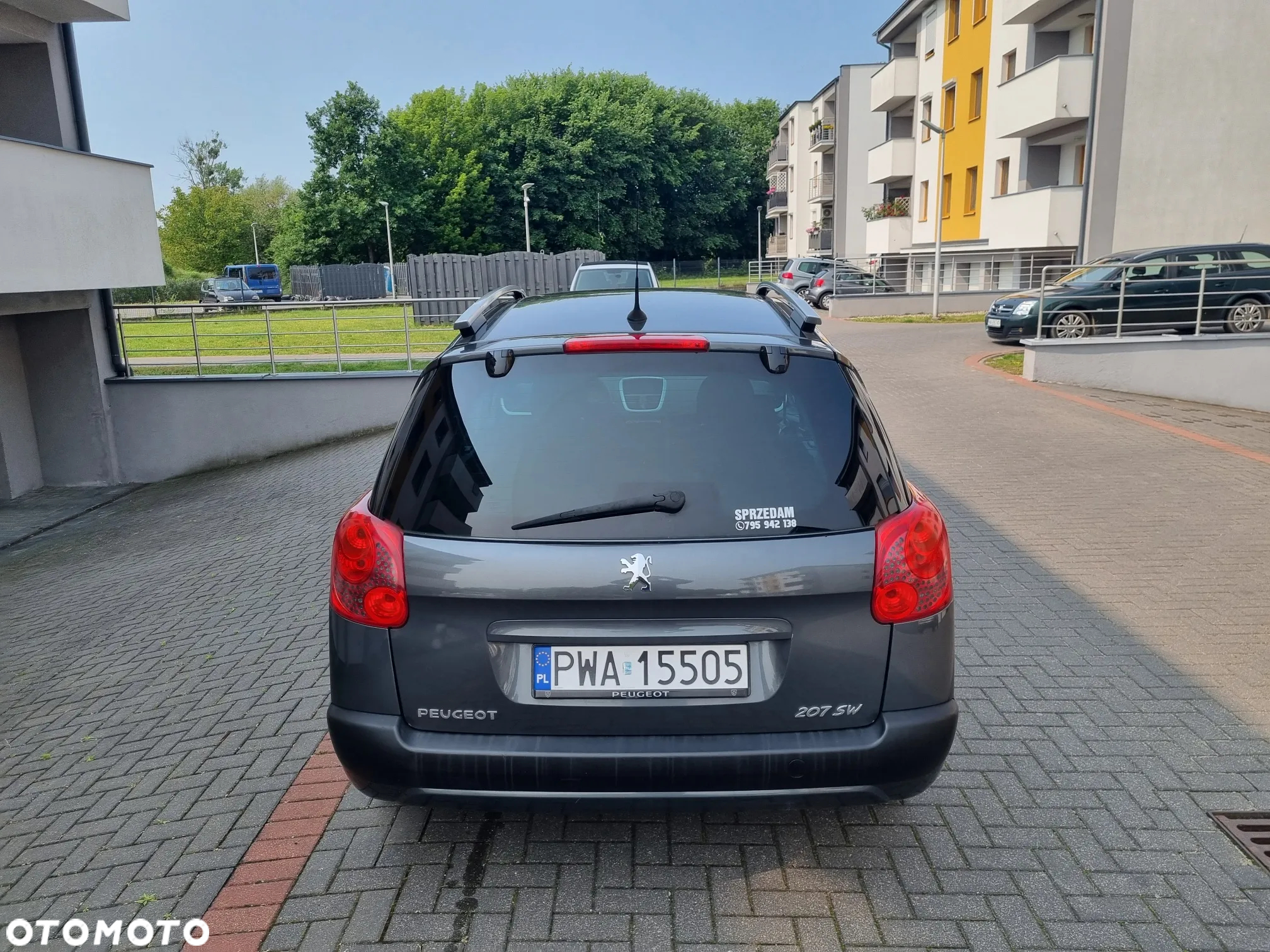 Peugeot 207 1.4 16V Trendy - 12