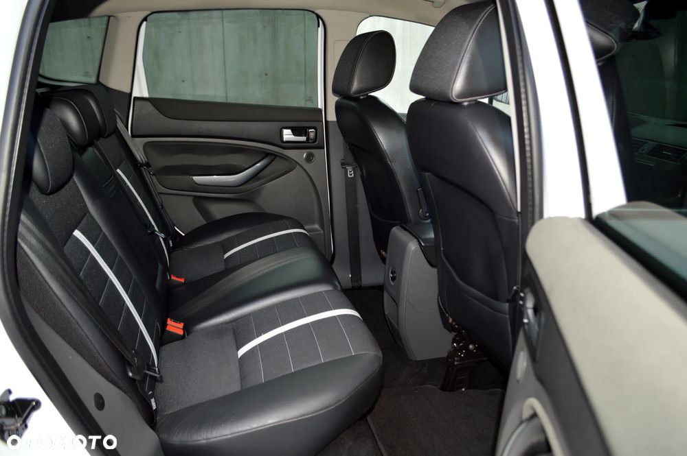 Ford Kuga 2.0 TDCi 4x4 Titanium - 12