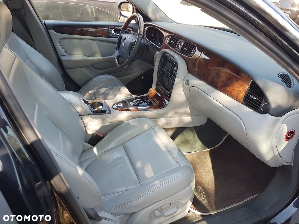 Jaguar XJ - 16