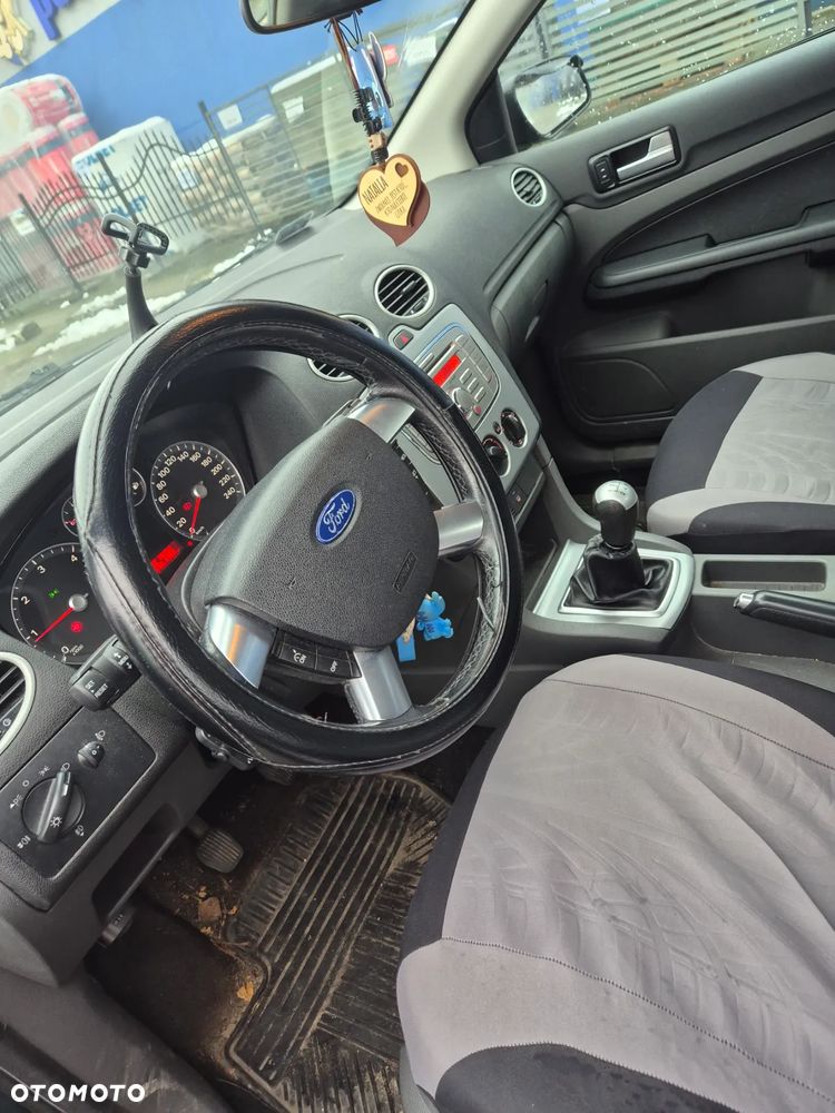 Ford Focus 1.6 TDCi Ambiente DPF - 7