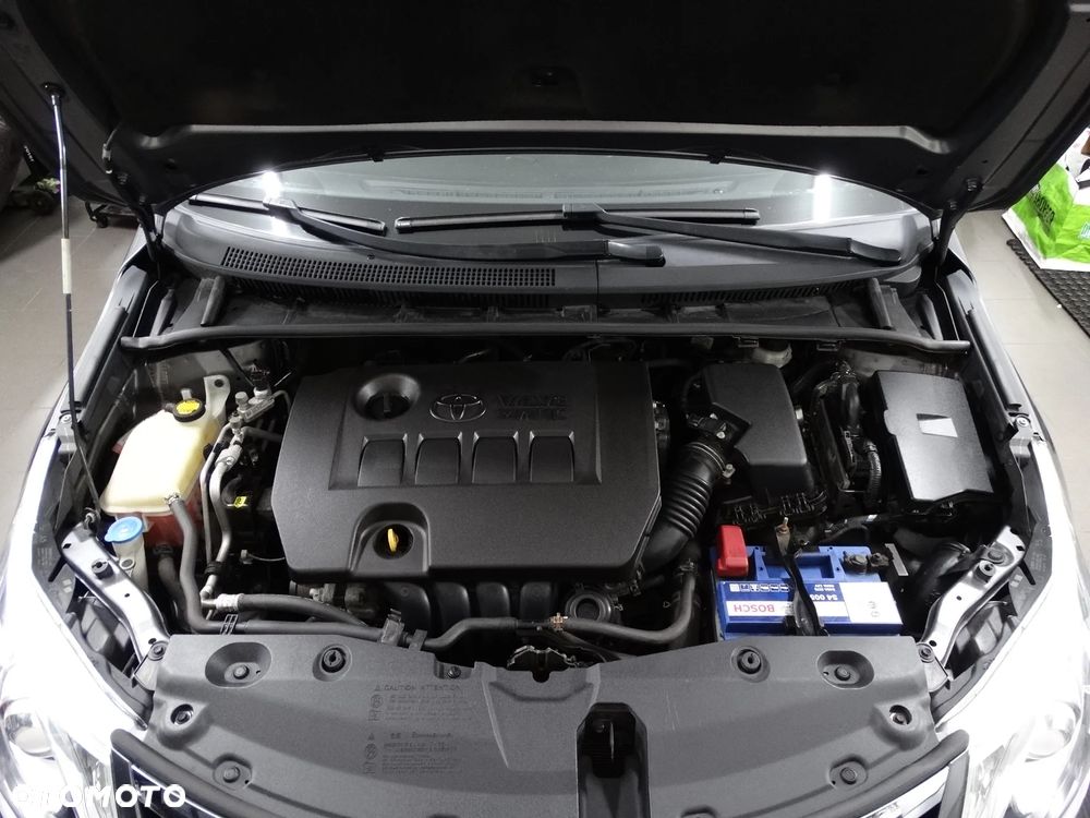 Toyota Avensis Combi 1.8 Business Edition - 8