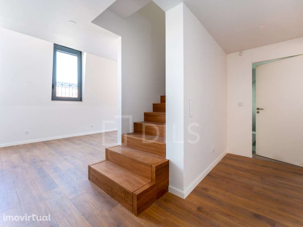 Apartamento T2 duplex nova construção, com estacionamento, em Alcân... - Grande imagem: 3/22
