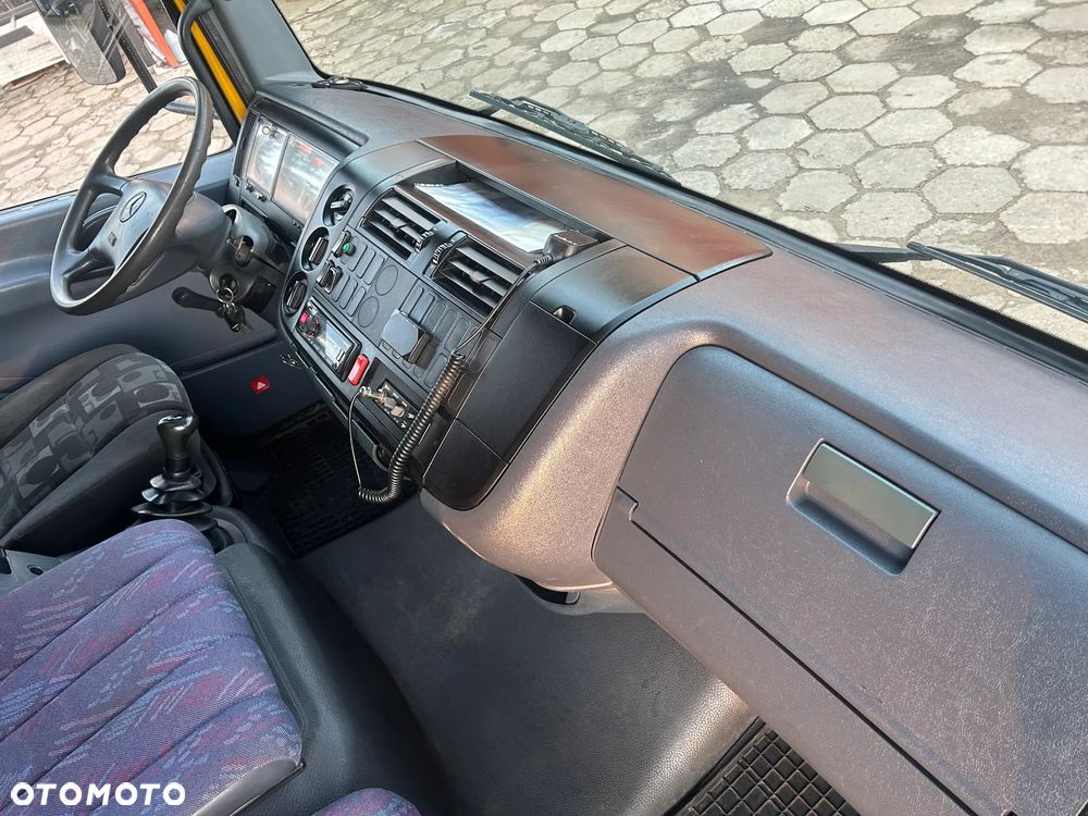 Mercedes-Benz ATEGO 815 LAWETA NA 2 AUTA / WCIĄGARKA Z PILOTEM / POMOC DROGOWA Z NAJAZDAMI / BARDZO ŁADNY STAN / OŚWIETLENIE OSTRZEGAWCZE / KABINA SYPIALNA !! - 38