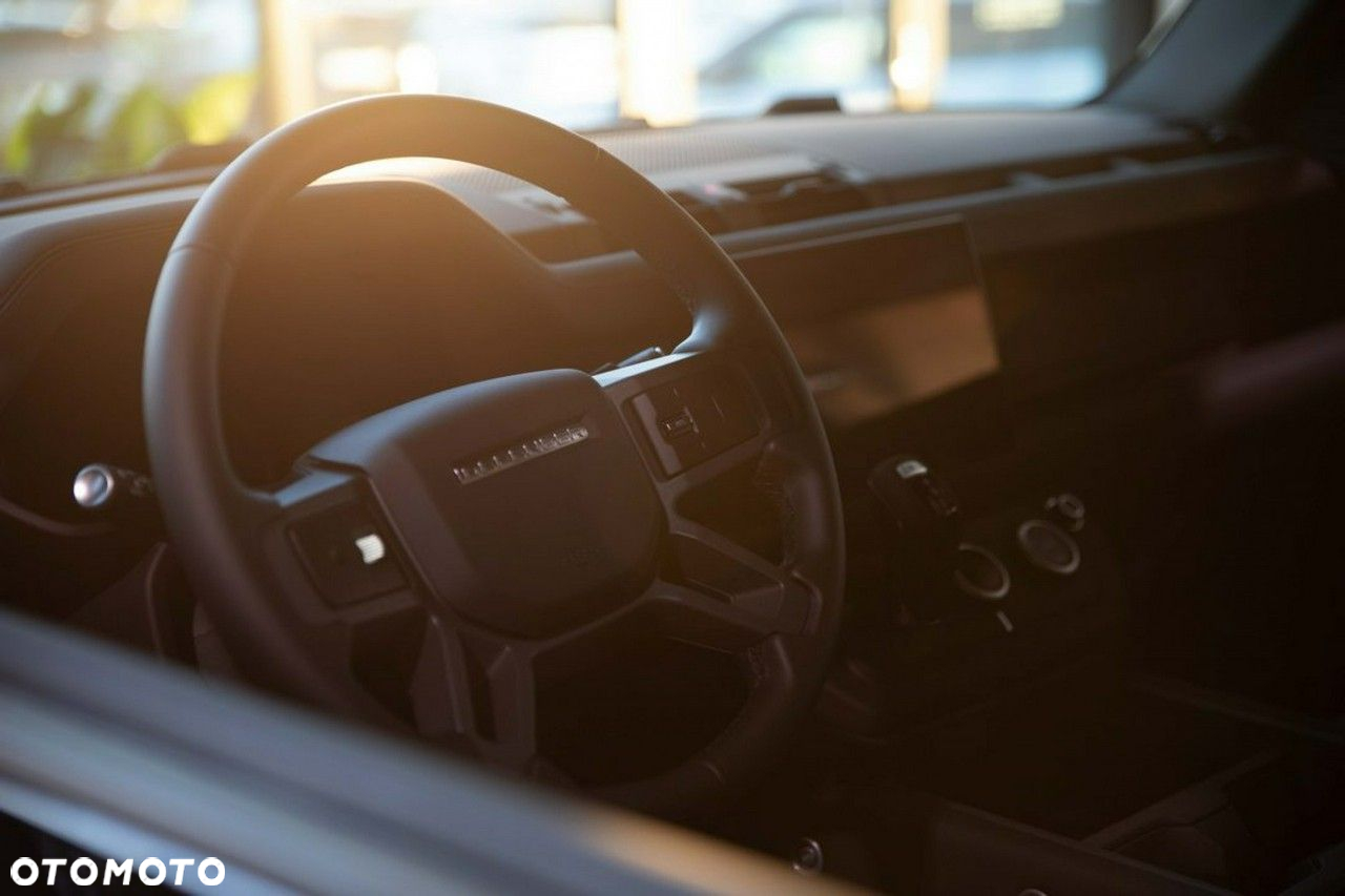 Land Rover Defender - 10