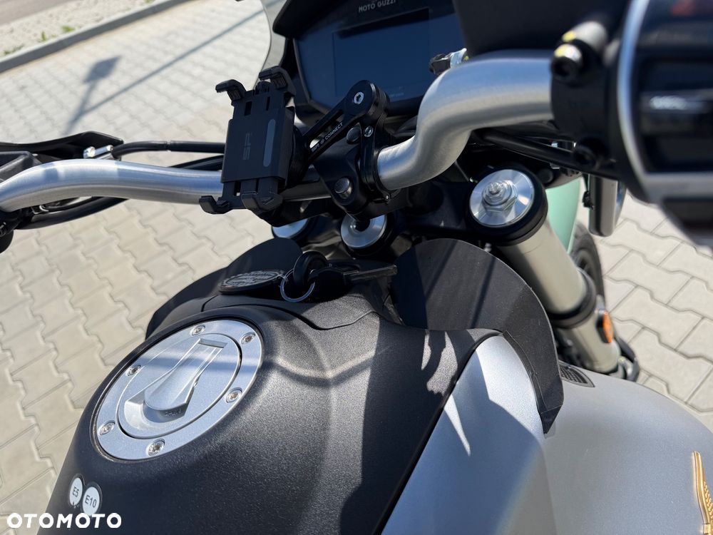 Moto Guzzi V85 - 4