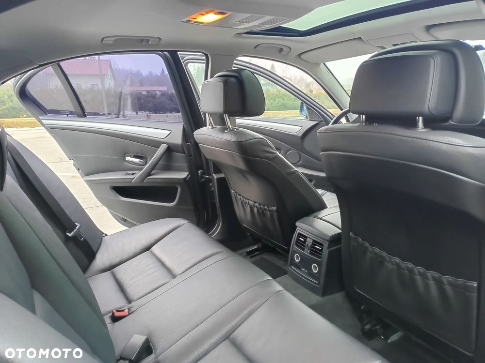 BMW Seria 5 525d - 10