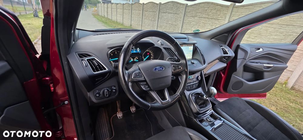 Ford Kuga 2.0 TDCi 4x4 ST-Line - 29