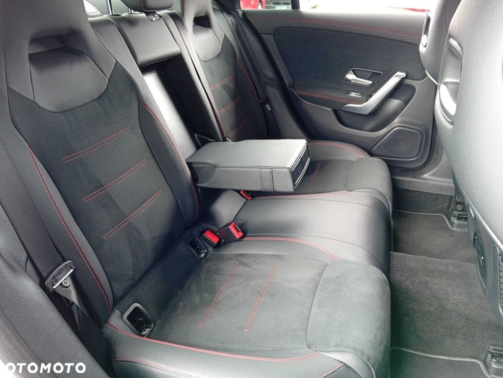 Mercedes-Benz CLA 200 mHEV AMG Line 7G-DCT - 30