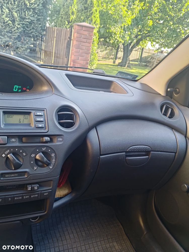 Toyota Yaris 1.0 Base - 4