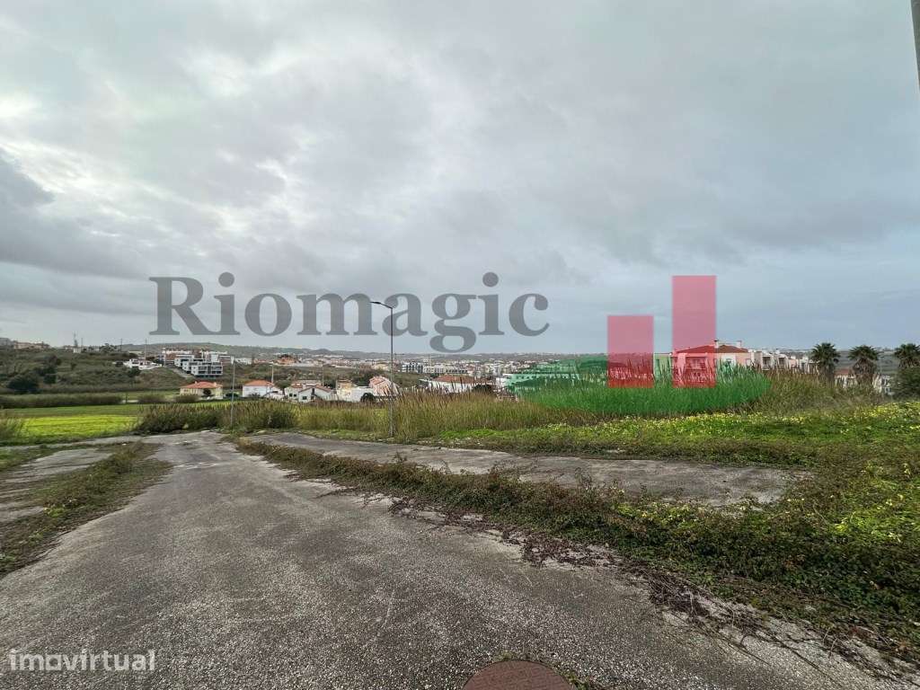 Lourinhã - Lote de Terreno para Construção Prédio de Habitação, Com... - Grande imagem: 2/5