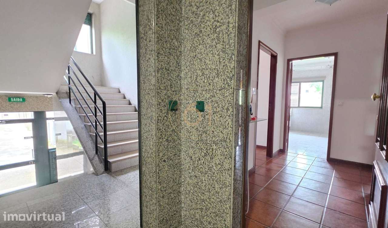 Apartamento T2 em Monte dos Burgos - Grande imagem: 4/24
