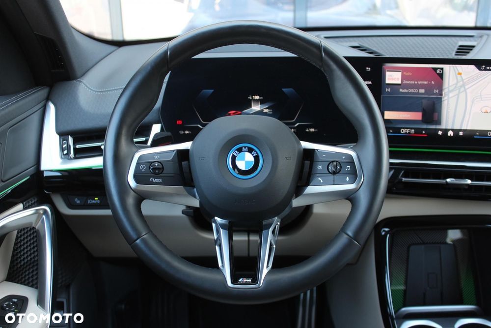 BMW iX2 eDrive20 66.5kWh M Sport - 12