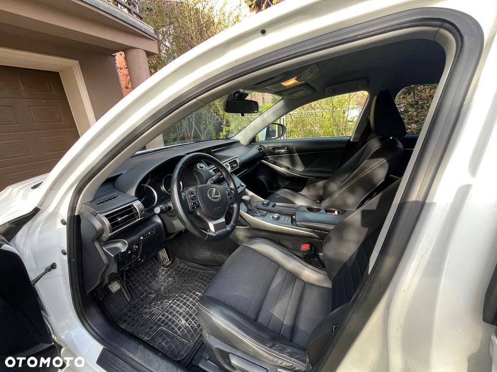 Lexus IS 300h Elite - 7