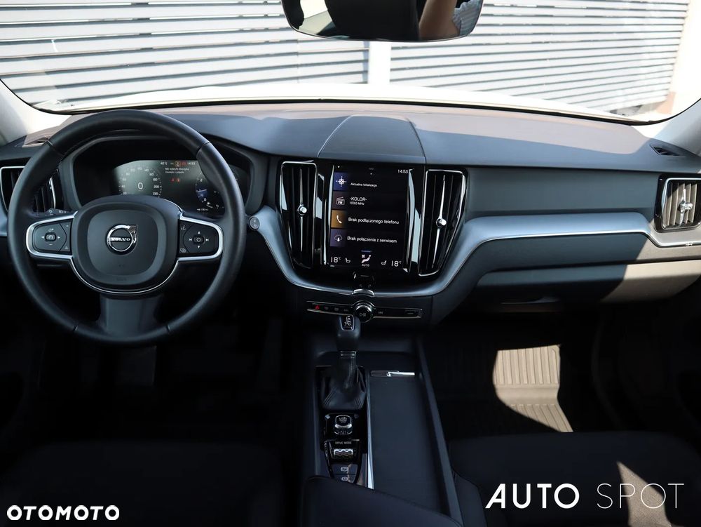 Volvo XC 60 T5 Momentum Pro - 16