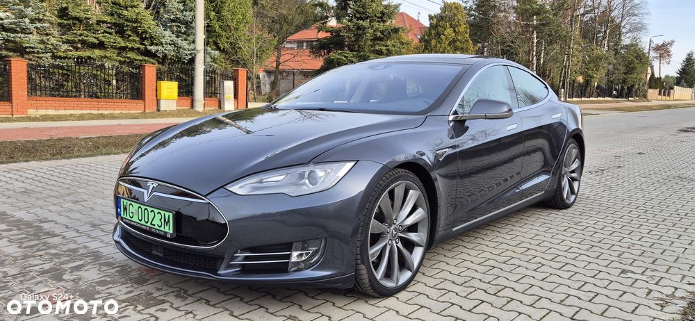 Tesla Model S - 3