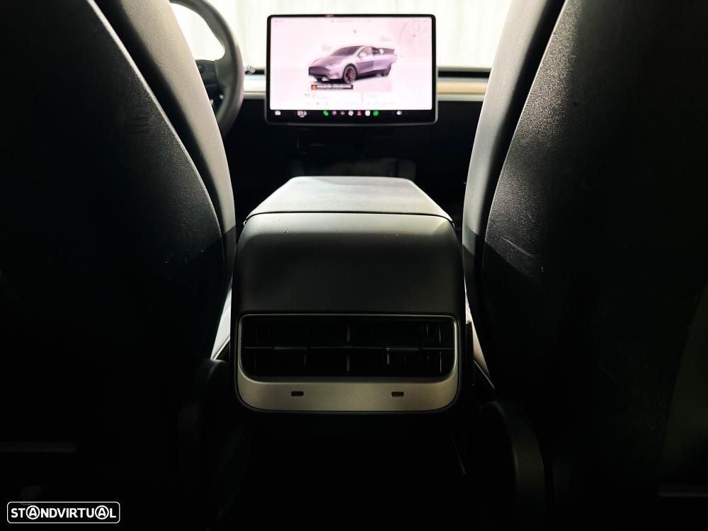 Tesla Model Y Performance Dual Motor AWD - 26