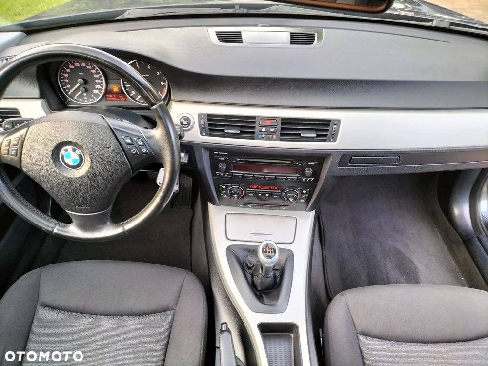 BMW Seria 3 318i - 21