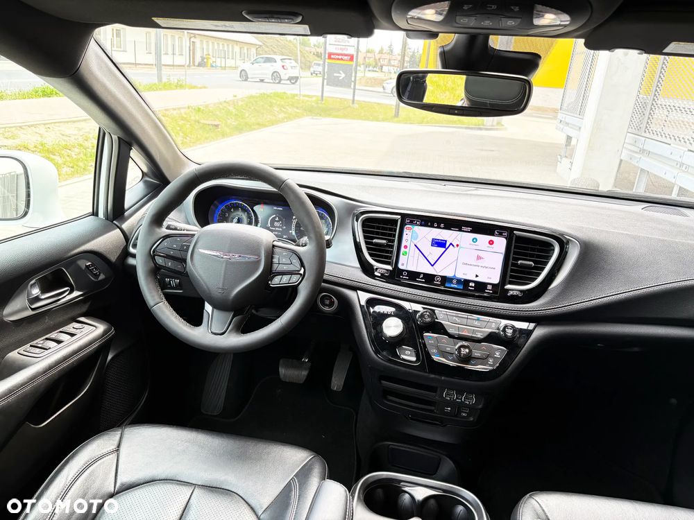 Chrysler Pacifica - 16