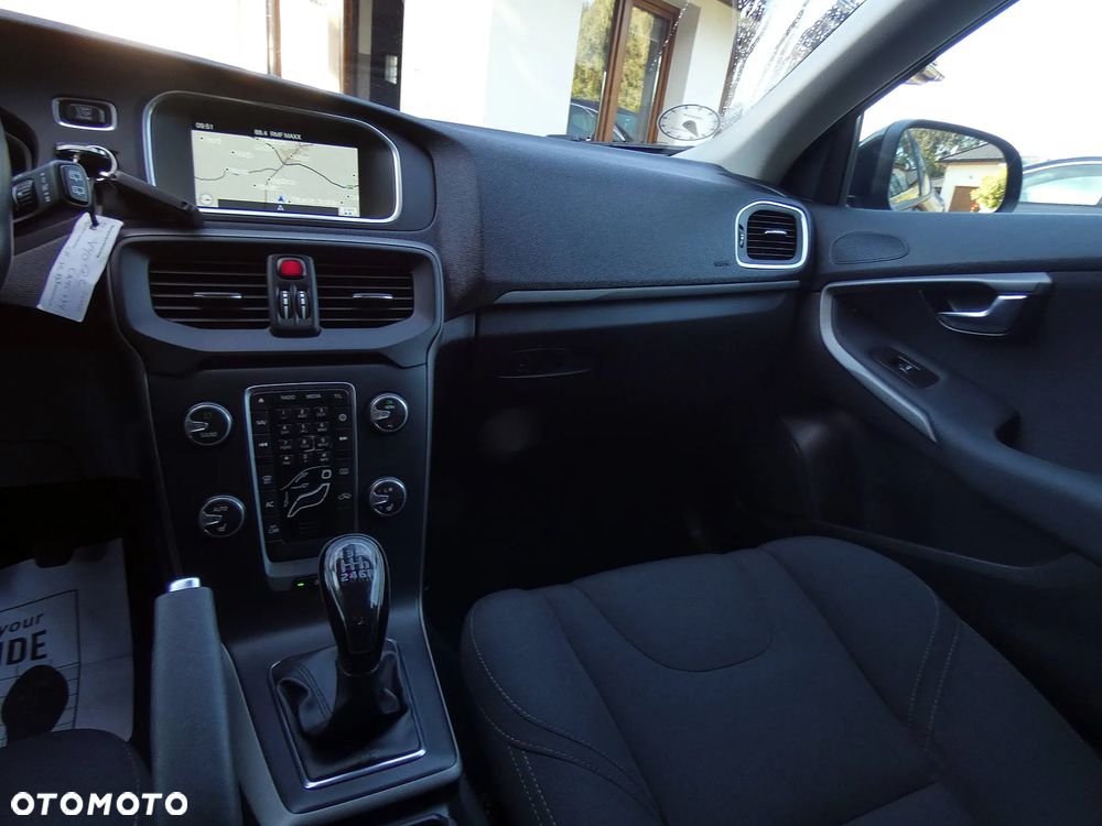 Volvo V40 D3 Drive-E Momentum - 16