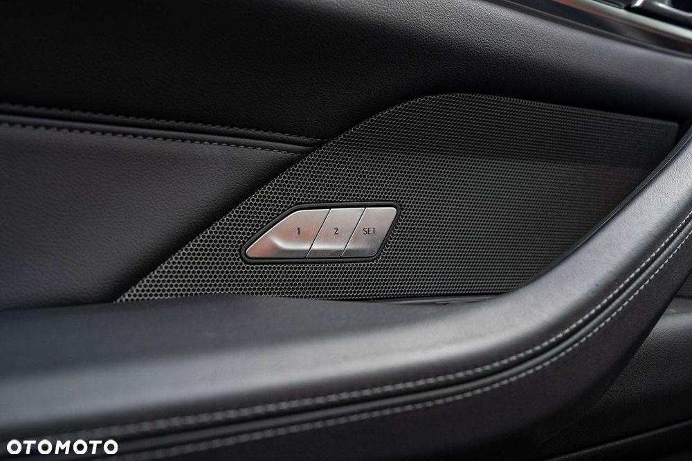 BMW M4 Competition M xDrive - 25