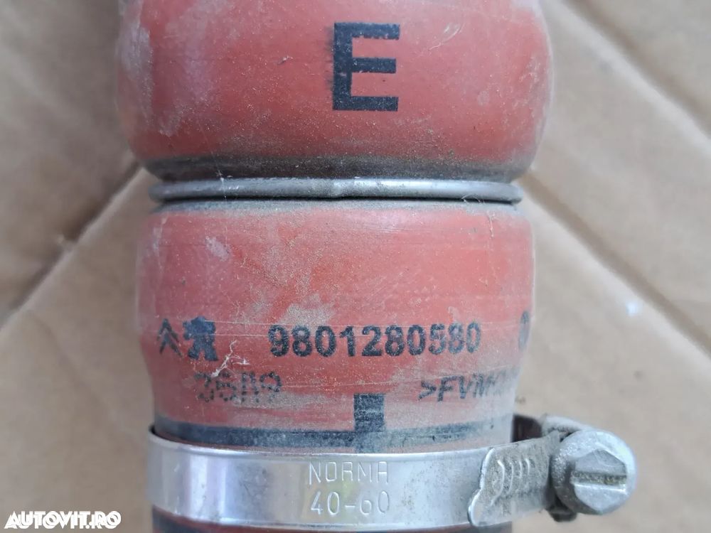 Furtun tubulatura intercooler furtun aer supraalimentare ( rosu ) Original Opel Crossland X 1.2i Grandland X Peugeot 206 5008 208 3008 308 Citroen C3 C4 1.6hdi - 3