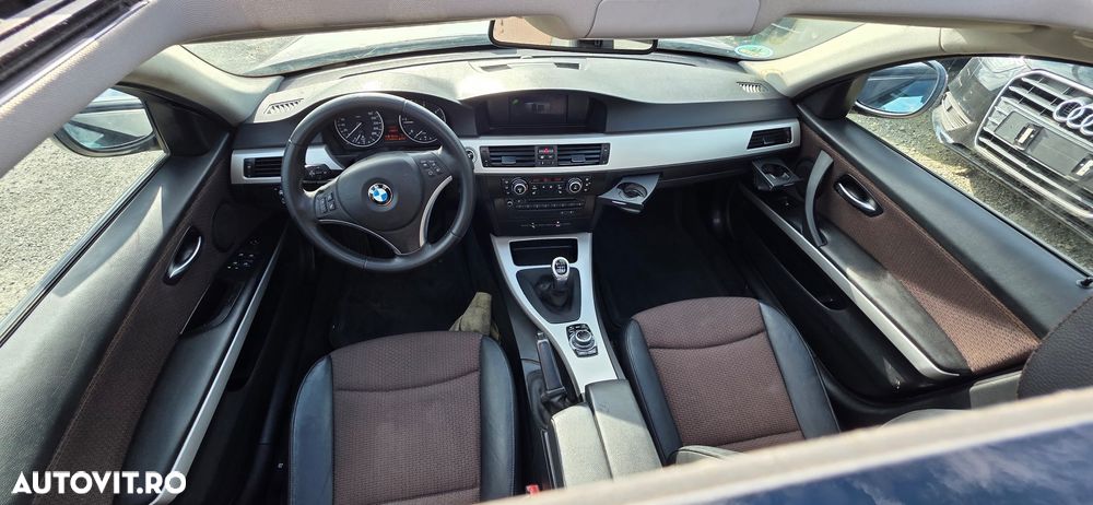 BMW Seria 3 320d DPF Touring Blue Performance - 24