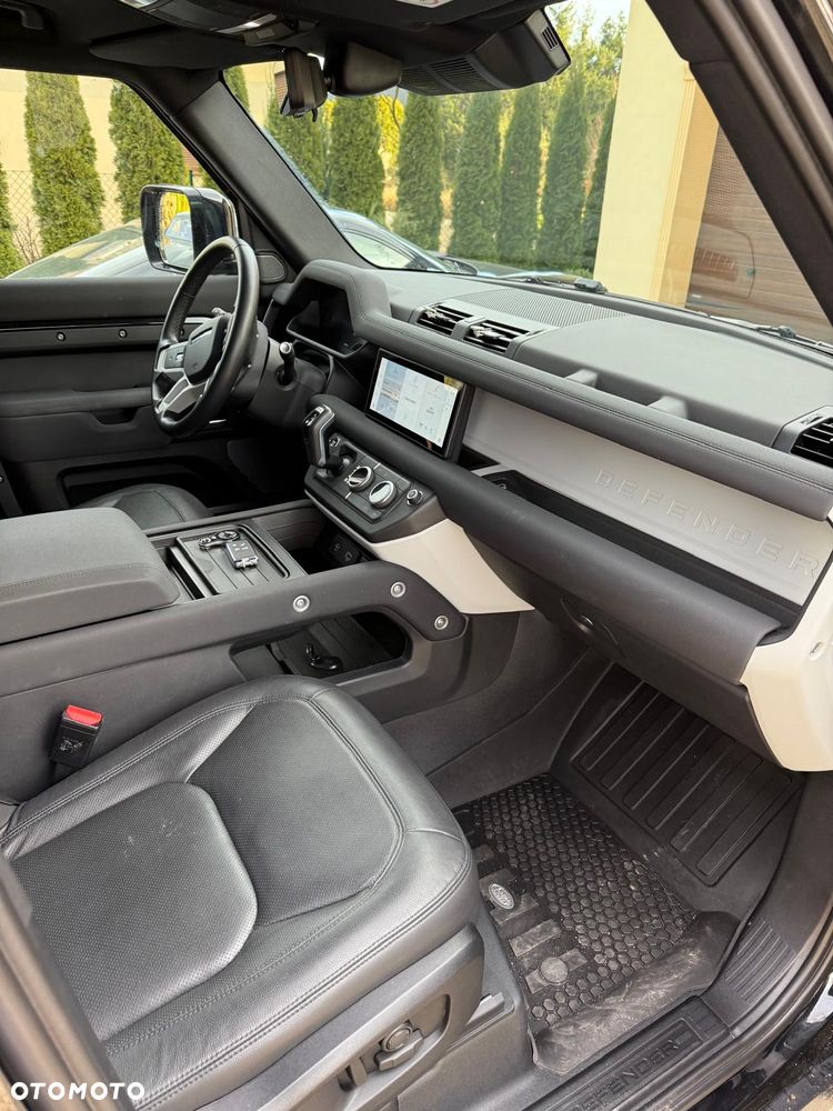 Land Rover Defender - 7