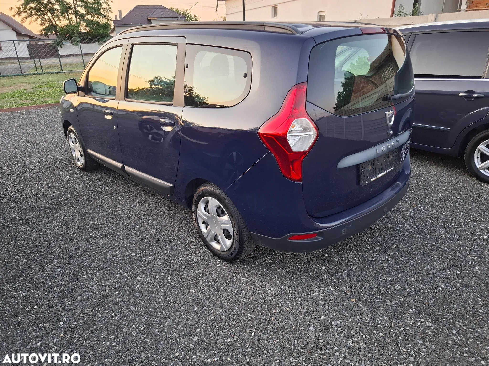 Dacia Lodgy 1.5 dCi 90 CP Laureate - 3