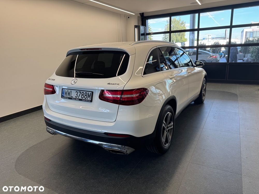 Mercedes-Benz GLC - 6