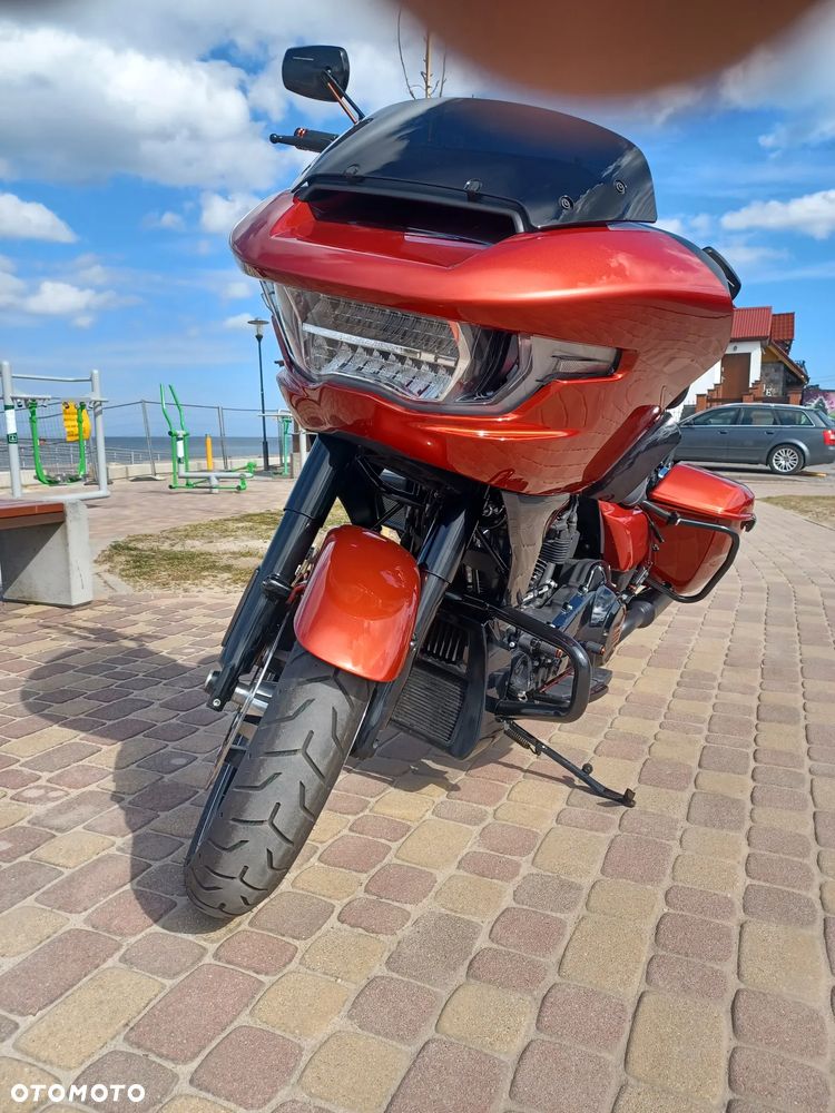 Harley-Davidson Touring Road Glide - 2