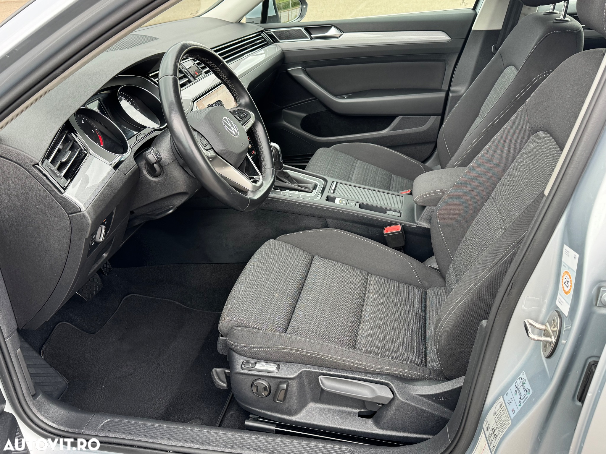 Volkswagen Passat Variant 2.0 TDI DSG Business - 27