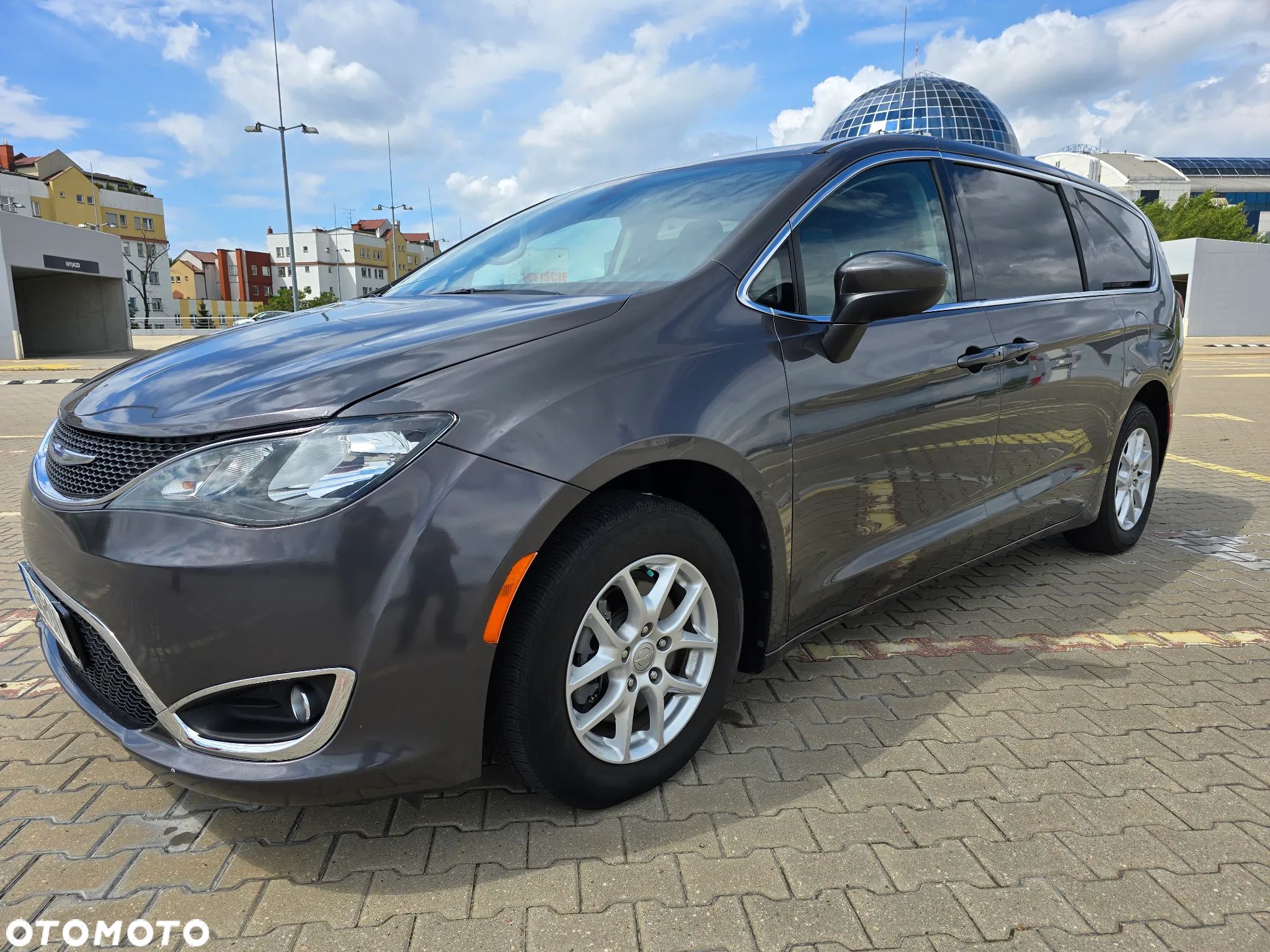 Chrysler Pacifica - 1