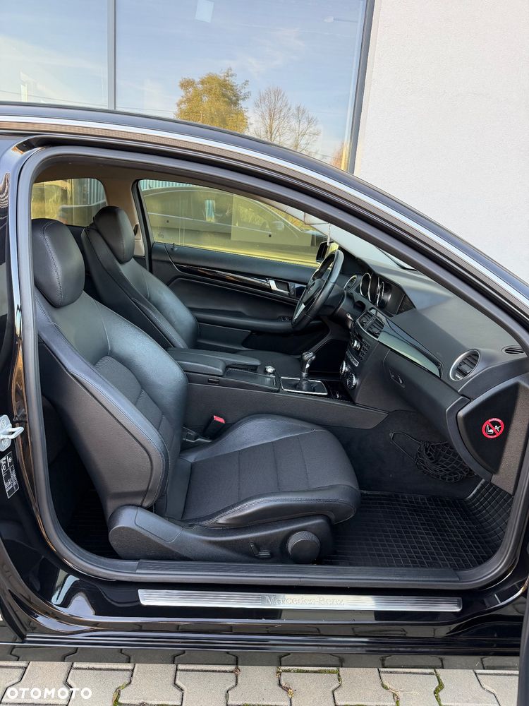 Mercedes-Benz Klasa C 180 Coupe BlueEFFICIENCY - 32