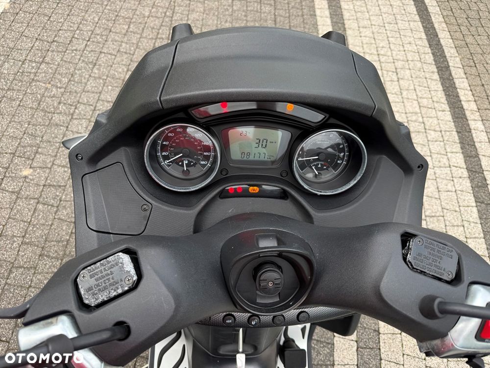Piaggio MP-3 - 17