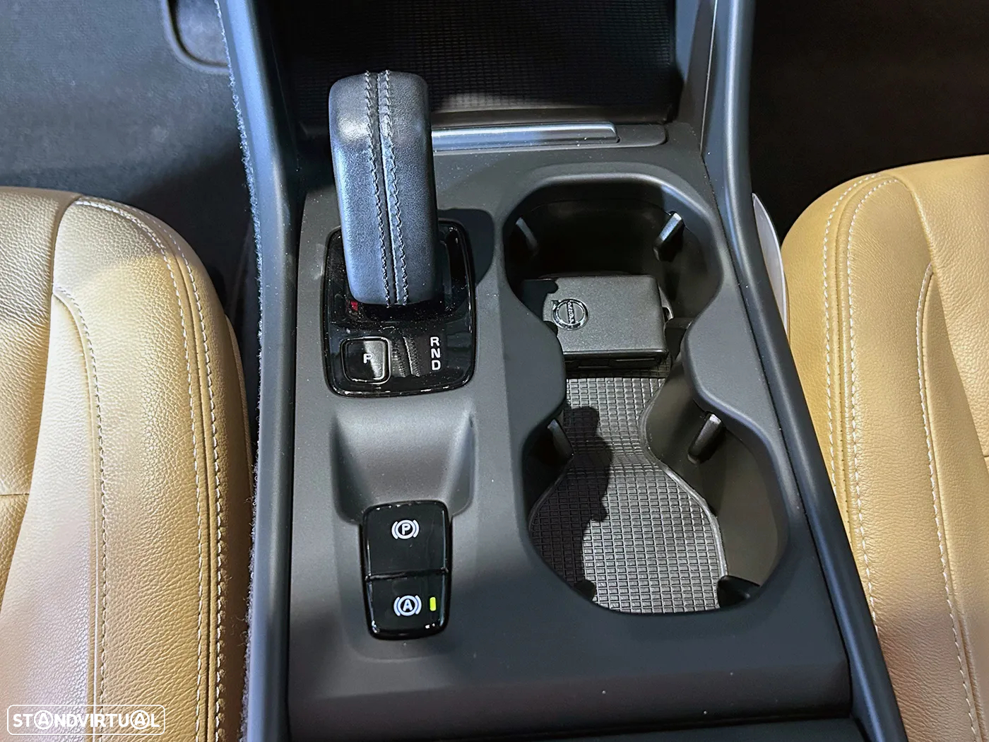 Volvo XC 40 2.0 D3 Momentum Plus Geartronic - 28