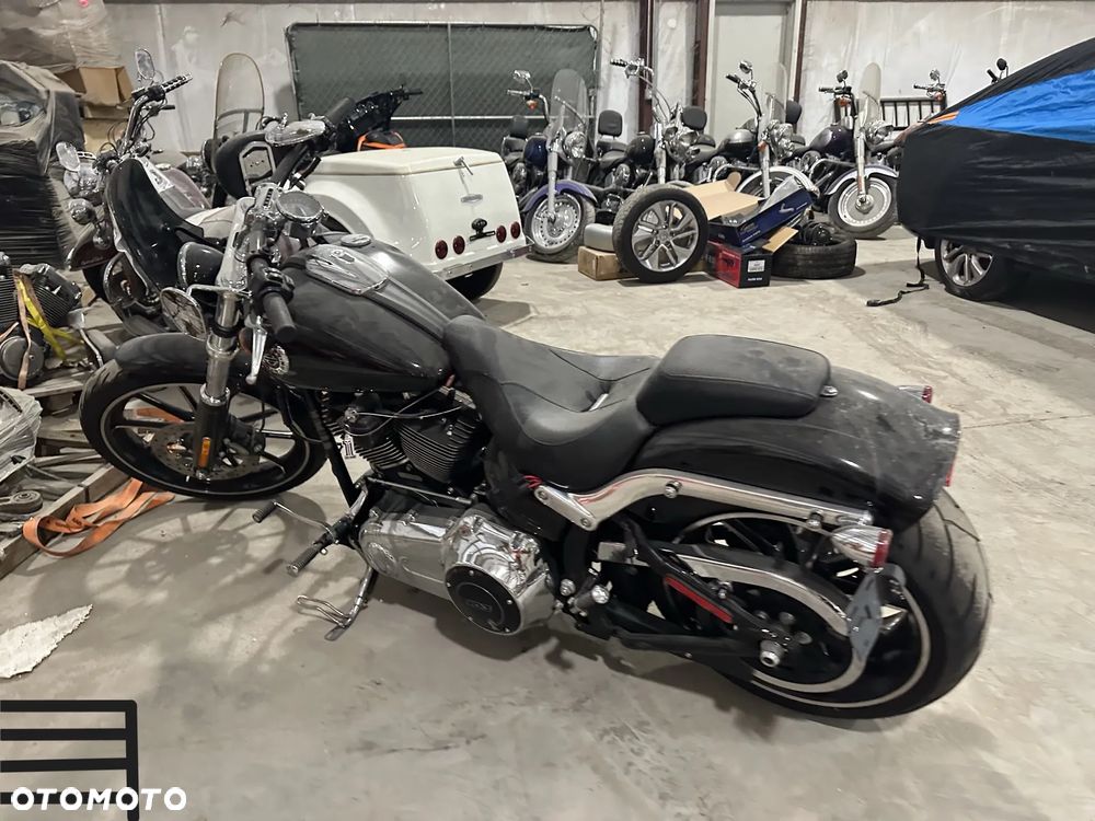 Harley-Davidson Softail Breakout - 16