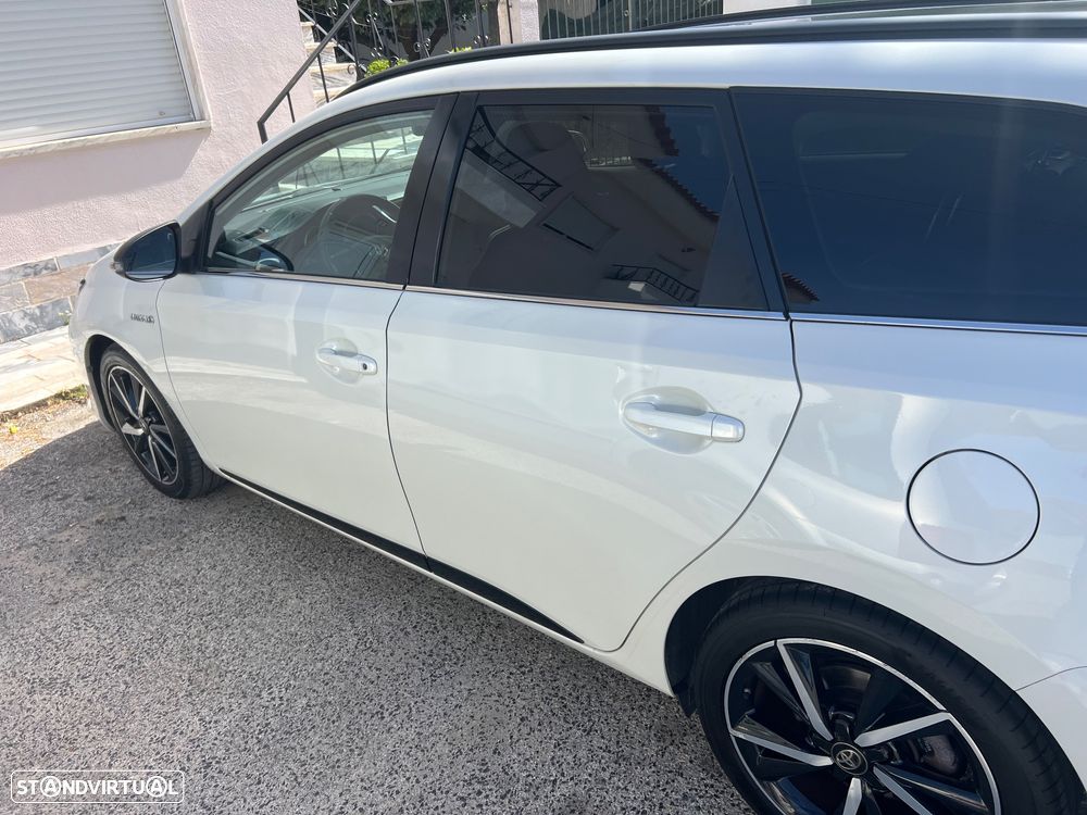 Toyota Auris Touring Sports 1.8 HSD Comfort +P.Techno+P.Sport - 3