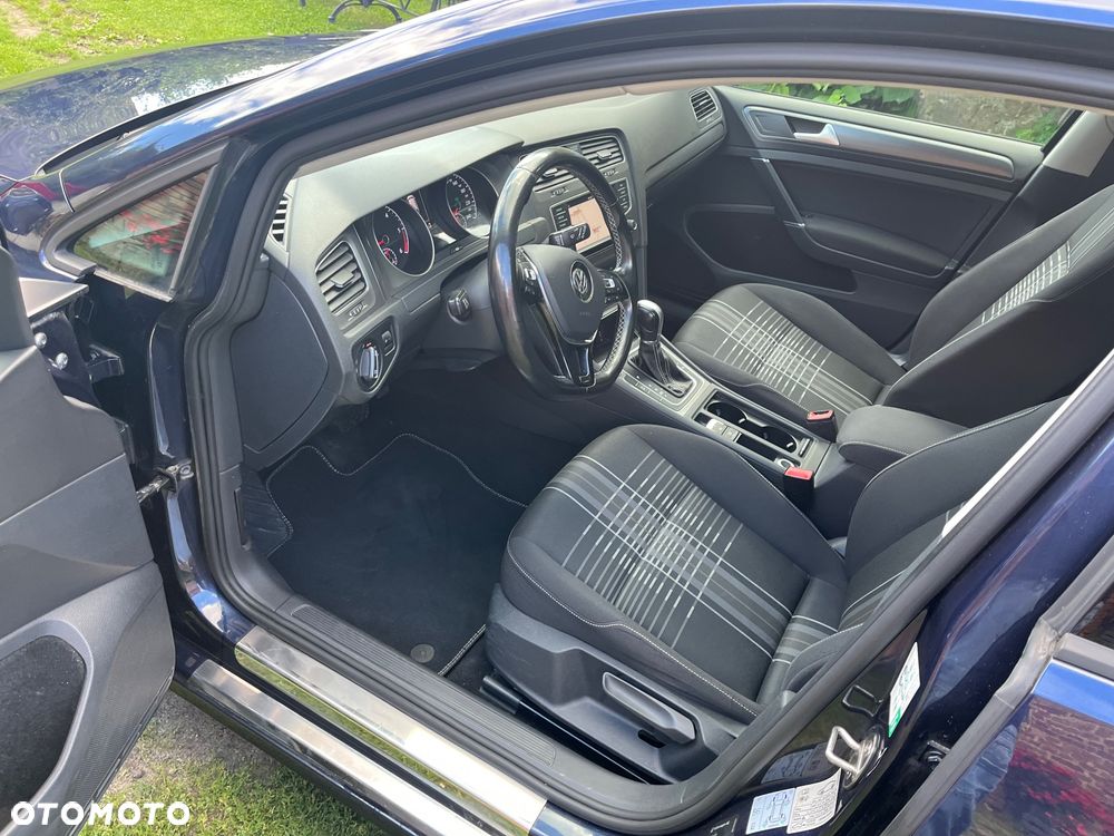 Volkswagen Golf - 8