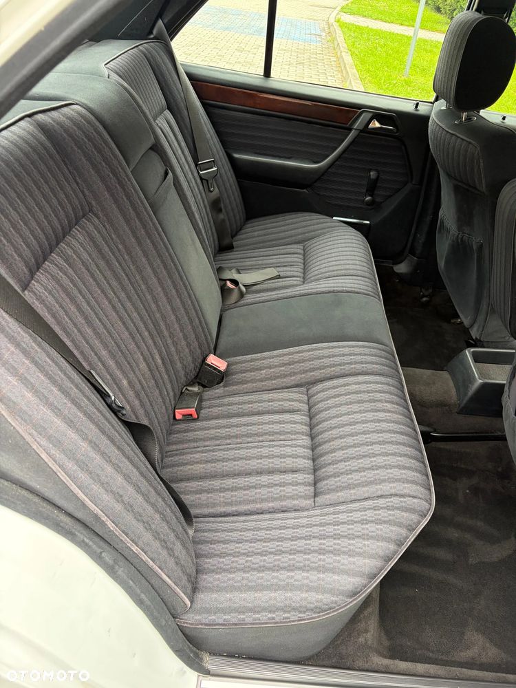 Mercedes-Benz W124 (1984-1993) - 16